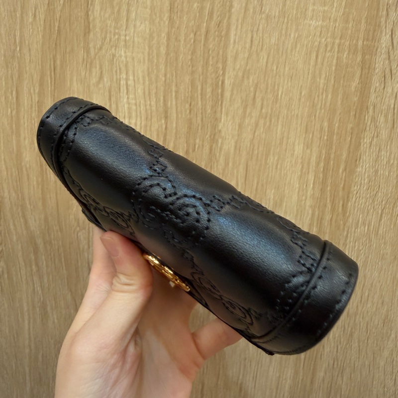 Gucci 黑牛皮壓紋Matelasse金釦mini短夾-4