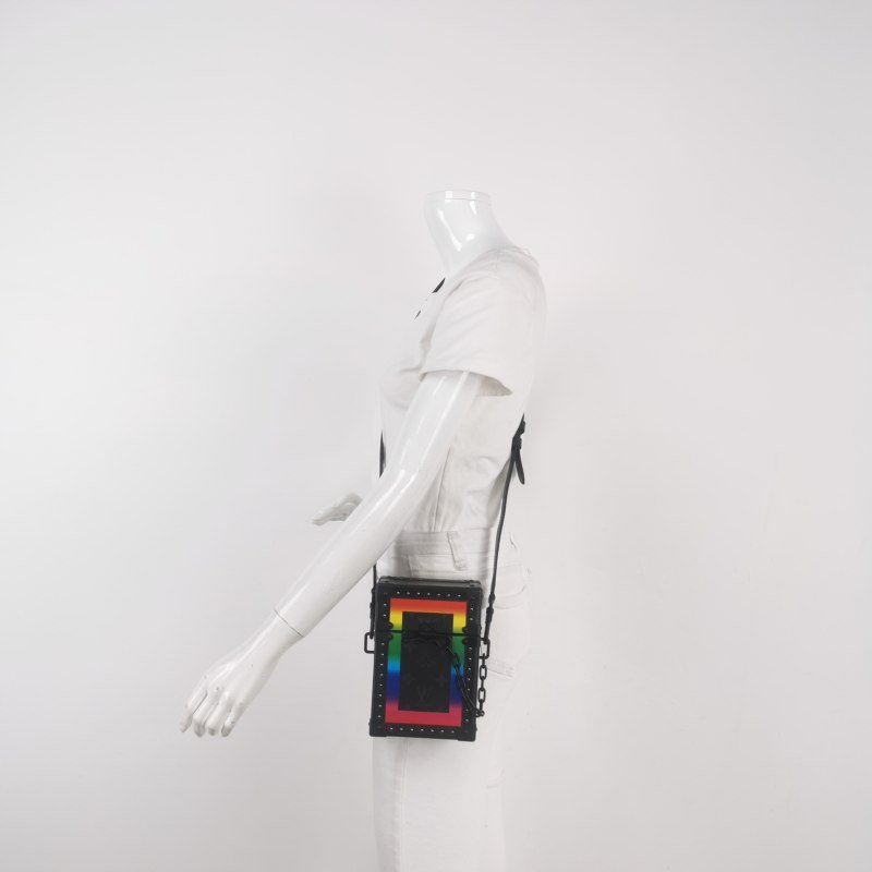 Louis Vuitton(LV)SoftTrunk牛皮老花鉚釘包角斜挎包單肩包-1