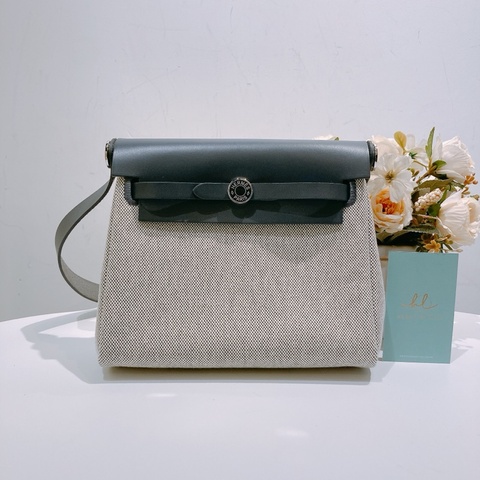 TW4642 HERMES 愛馬仕迷你翻蓋式肩帶包包MINI HERBAG CANVAS