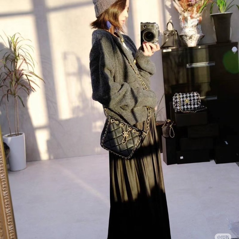 CHANEL 24B皮穿鍊滾邊抽繩水桶包 - 黑金-1