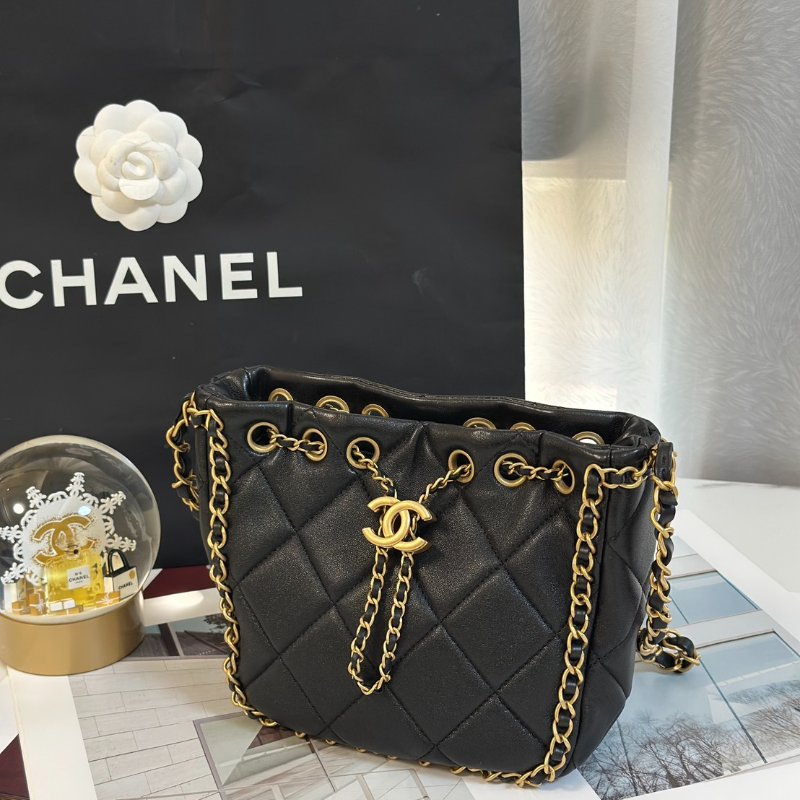 CHANEL 24B皮穿鍊滾邊抽繩水桶包 - 黑金-3