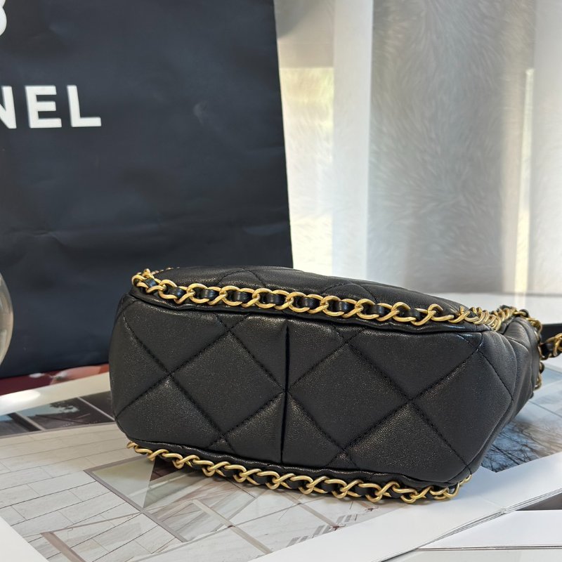 CHANEL 24B皮穿鍊滾邊抽繩水桶包 - 黑金-6