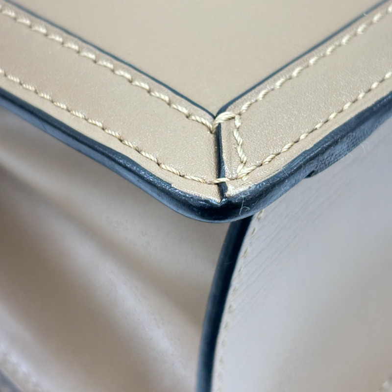 棕色 皮革 Barcelona Midium 肩背包 【LOEWE 羅威】 302.74XM15-12