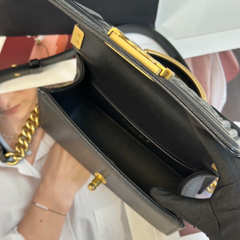 CHANEL 23B Handle boy 20  - 黑金-5