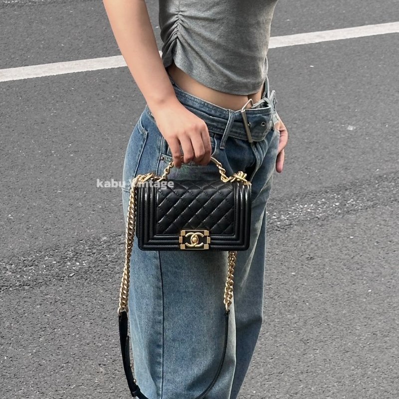 CHANEL 23B Handle boy 20  - 黑金-8