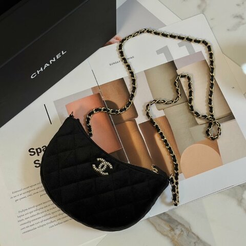 CHANEL 24A絲絨月牙包 - 黑金