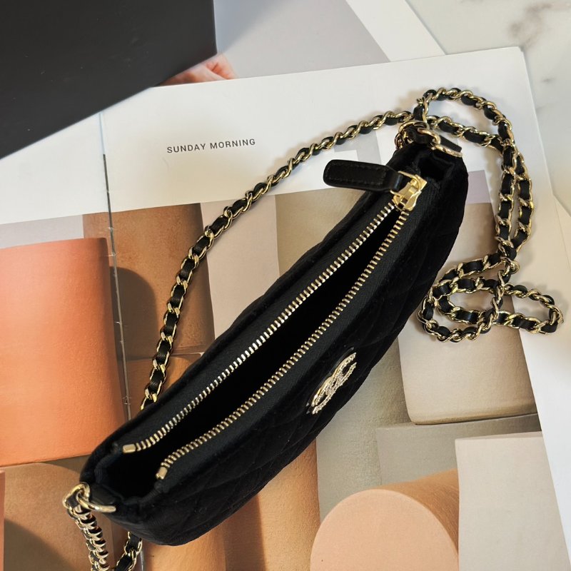 CHANEL 24A絲絨月牙包 - 黑金-6