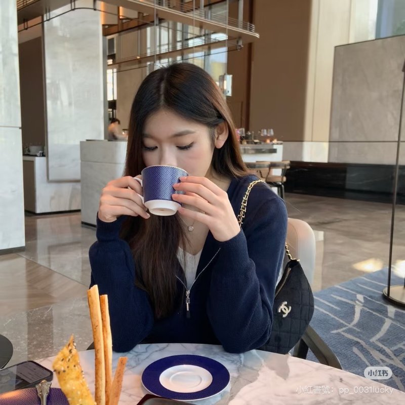 CHANEL 24A絲絨月牙包 - 黑金-11