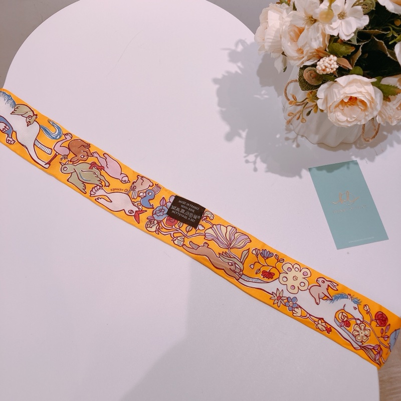 TW4647 HERMES 愛馬仕兔兔上月圖案小絲巾MILLE ET UN LAPINS TWILLY-4