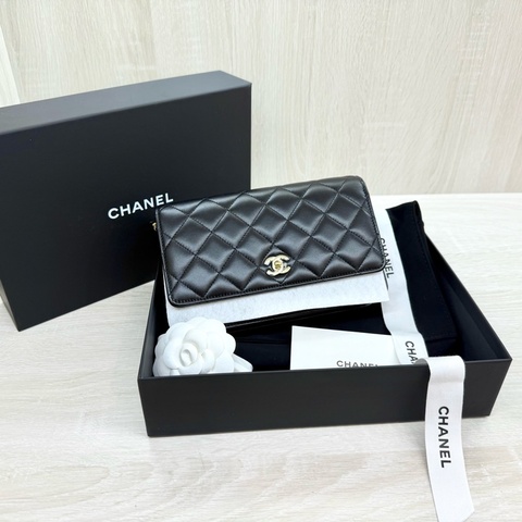 CHANEL黑金羊皮新版轉釦WOC鏈包AP4241