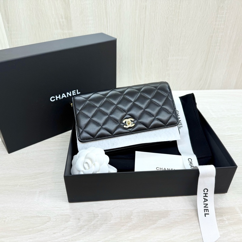 CHANEL黑金羊皮新版轉釦WOC鏈包AP4241-0