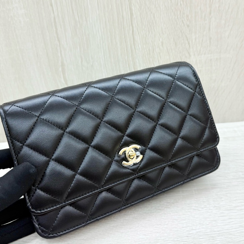 CHANEL黑金羊皮新版轉釦WOC鏈包AP4241-5