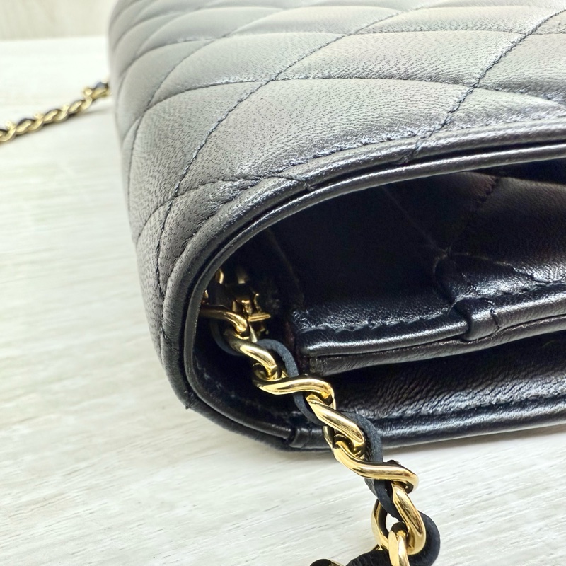 CHANEL黑金羊皮新版轉釦WOC鏈包AP4241-18