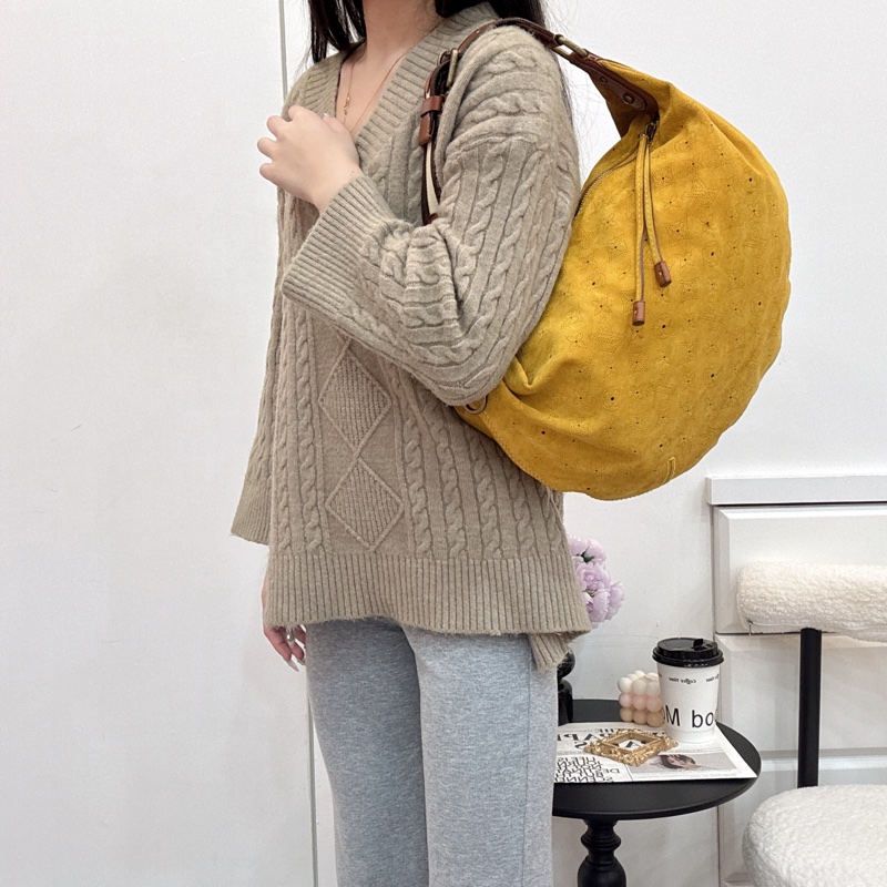 「特價出清」Louis Vuitton麂皮鏤空腋下包 vintage 中古 二手 肩背包 側背包 手提包-4