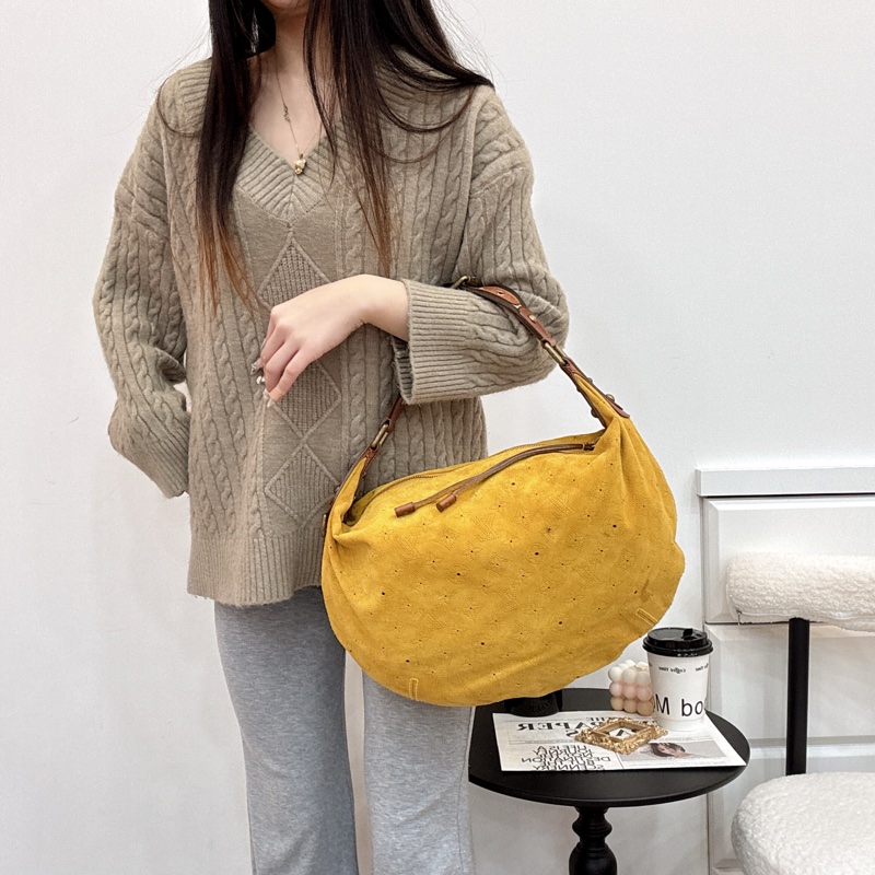 「特價出清」Louis Vuitton麂皮鏤空腋下包 vintage 中古 二手 肩背包 側背包 手提包-6