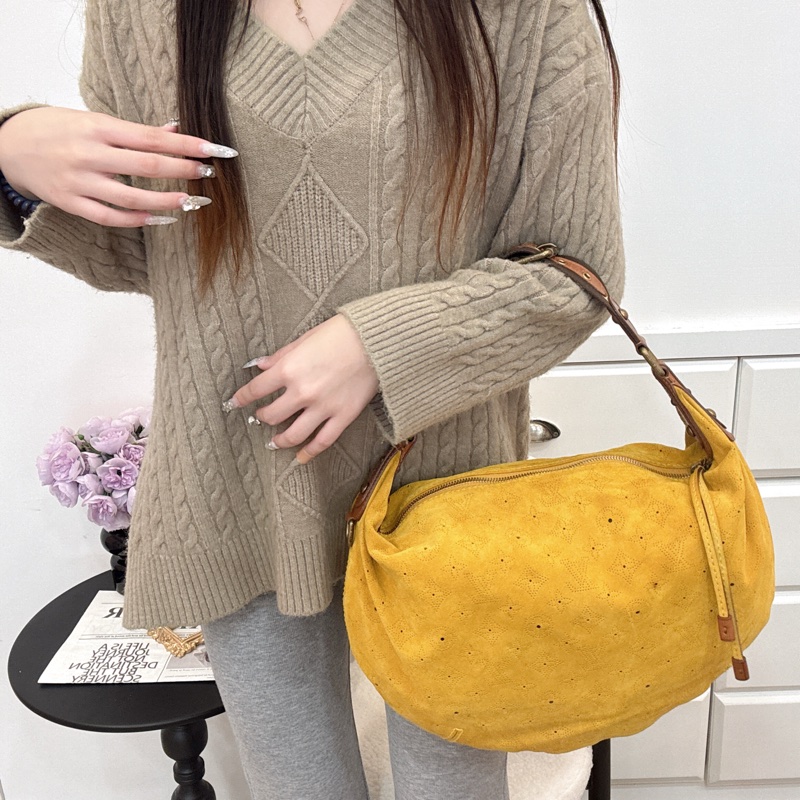 「特價出清」Louis Vuitton麂皮鏤空腋下包 vintage 中古 二手 肩背包 側背包 手提包-8