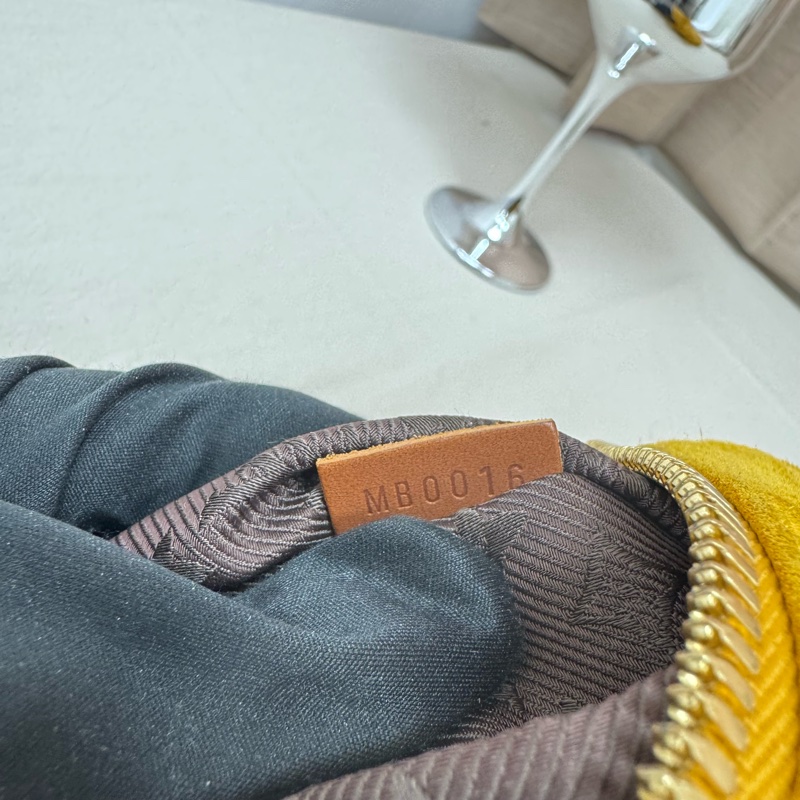 「特價出清」Louis Vuitton麂皮鏤空腋下包 vintage 中古 二手 肩背包 側背包 手提包-28