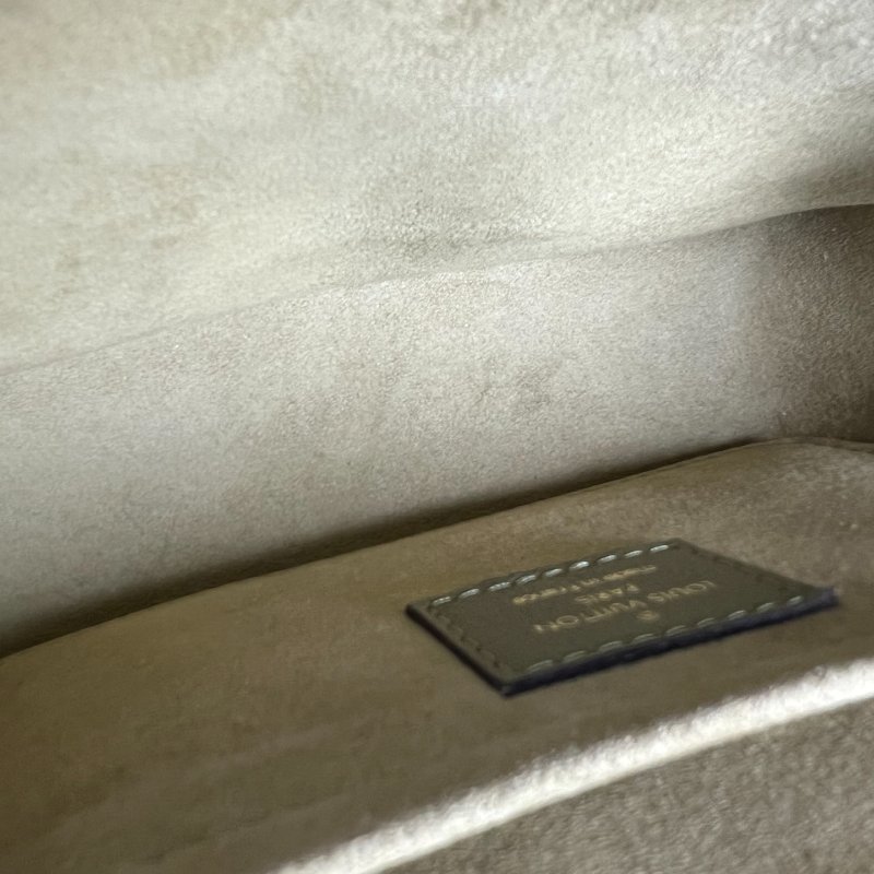 LV M59731/晶片款 抹茶綠LOCKME TENDER 包-6