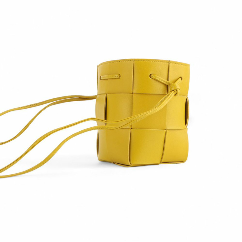 【包稅】BOTTEGA VENETA 迷你卡附桶形斜背包 680217-1