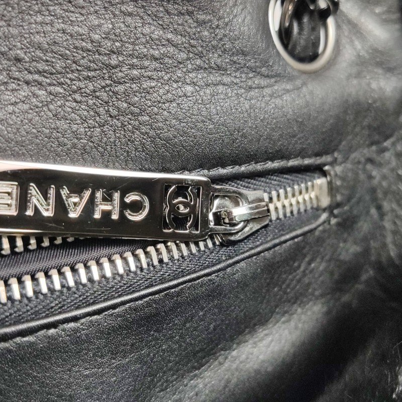 Chanel磨砂皮純色絎縫雙C扣單肩包-11