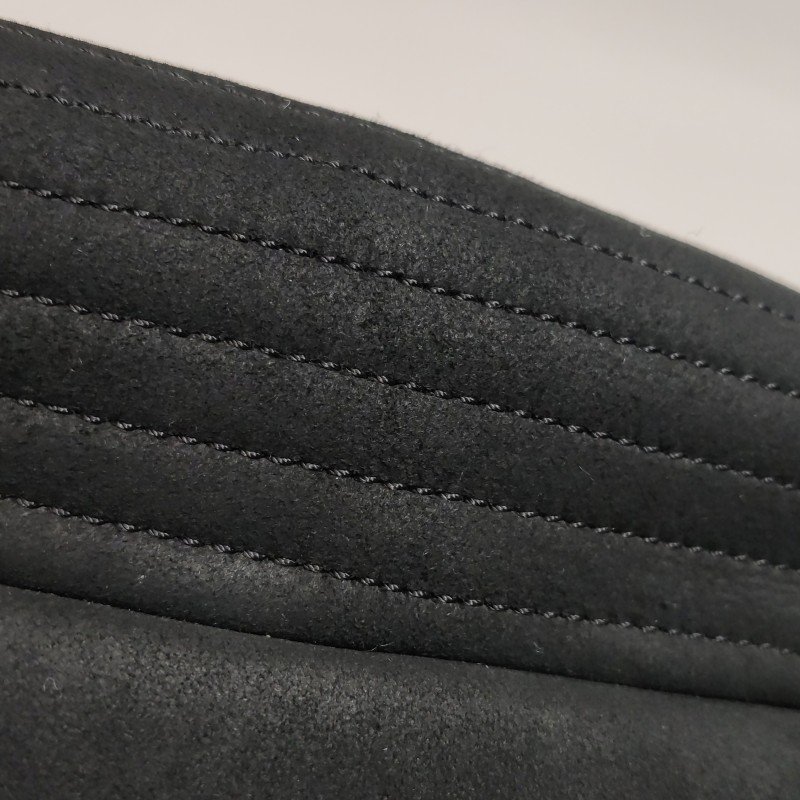 Chanel磨砂皮純色絎縫雙C扣單肩包-17