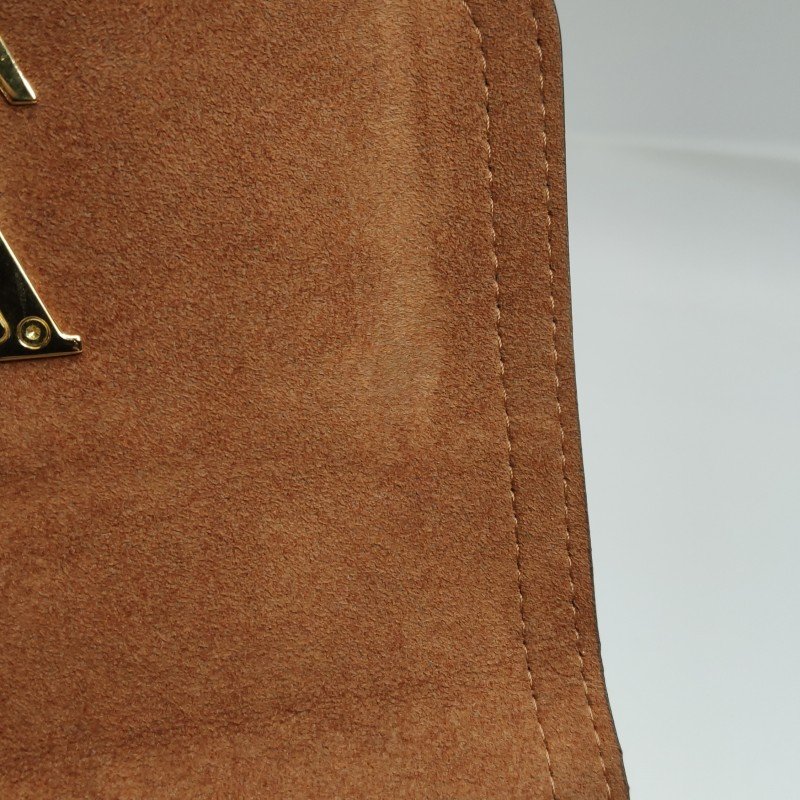 Louis Vuitton(LV)Lockme Tender牛皮拼色LV轉鎖斜挎包單肩包晶片款-9