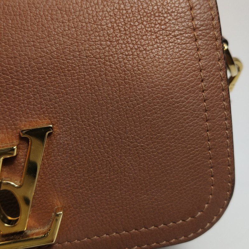 Louis Vuitton(LV)Lockme Tender牛皮拼色LV轉鎖斜挎包單肩包晶片款-16