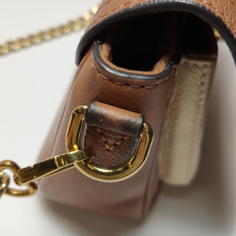 Louis Vuitton(LV)Lockme Tender牛皮拼色LV轉鎖斜挎包單肩包晶片款-18