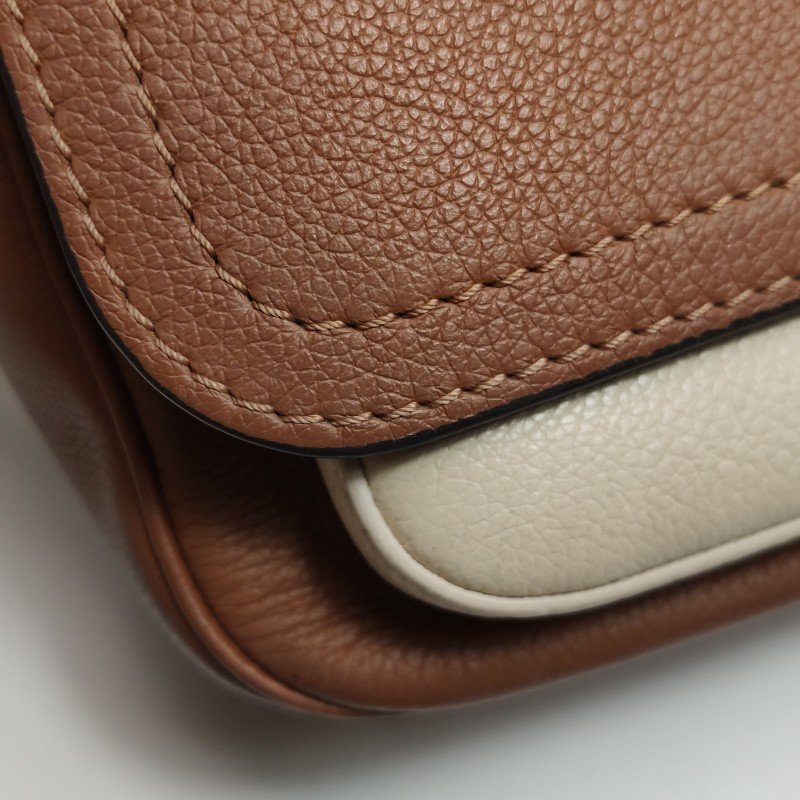 Louis Vuitton(LV)Lockme Tender牛皮拼色LV轉鎖斜挎包單肩包晶片款-20