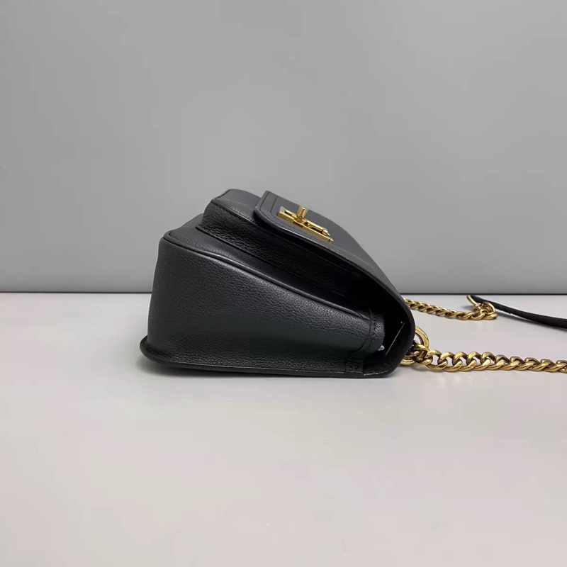 LV路易威登Lockme Chain黑金荔枝紋包-2