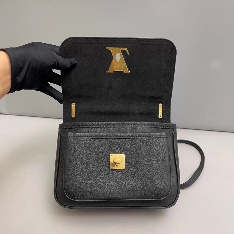 LV路易威登Lockme Chain黑金荔枝紋包-5