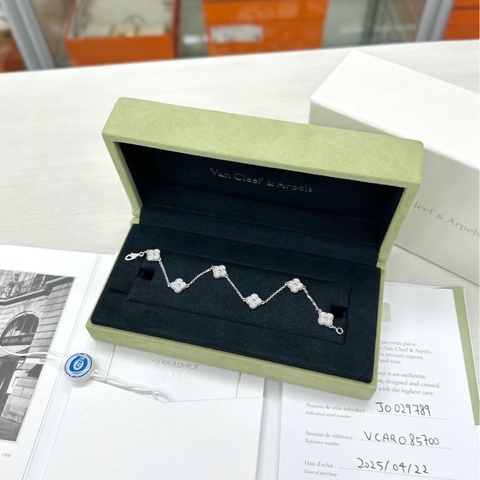 【附件齊全】 VCA 白金滿鑽6小花手鍊