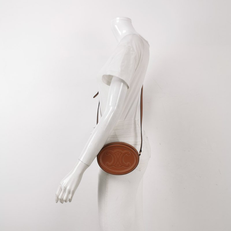 Celine CuirTriomphe牛皮純色凱旋門Logo斜挎包-1