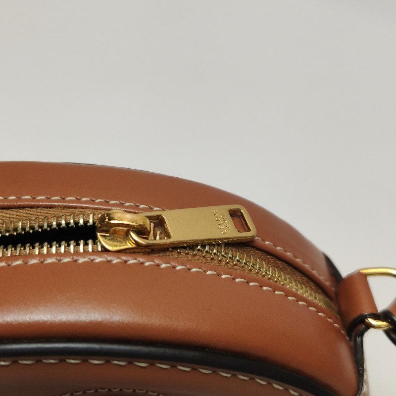 Celine CuirTriomphe牛皮純色凱旋門Logo斜挎包-9