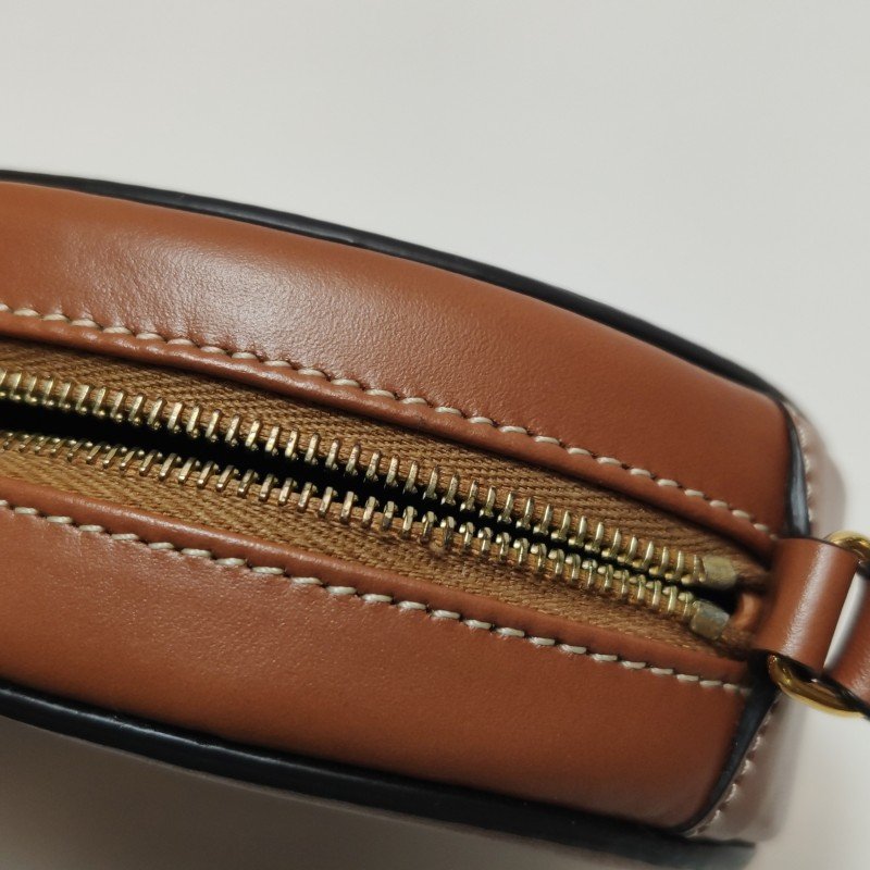 Celine CuirTriomphe牛皮純色凱旋門Logo斜挎包-14