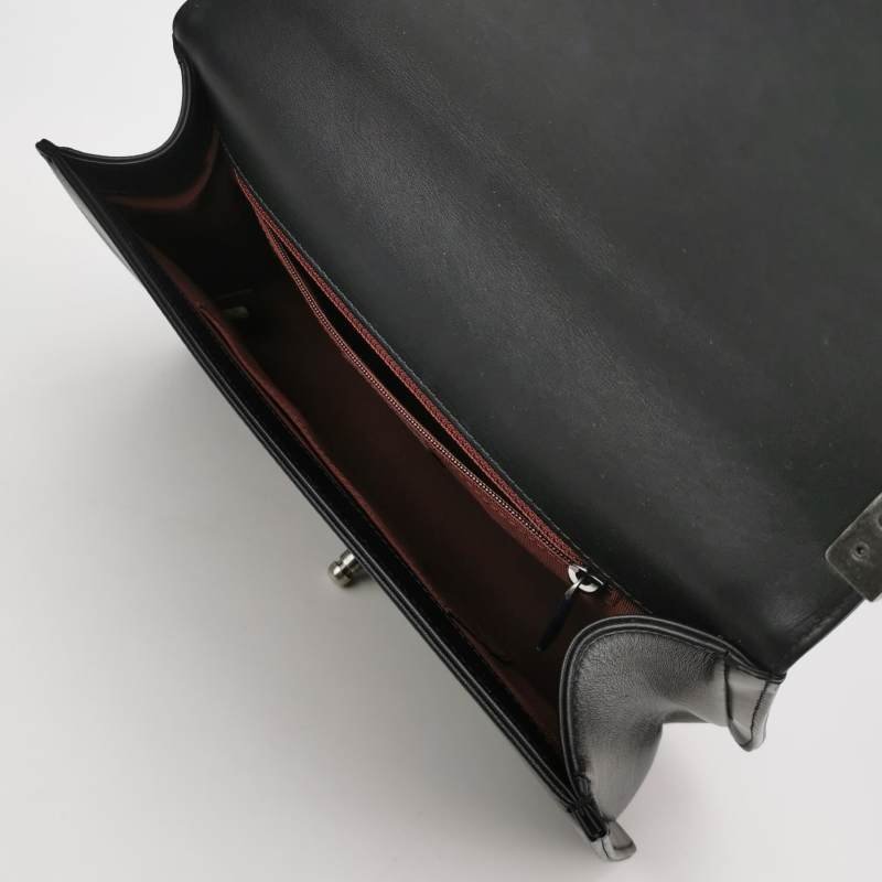 Chanel Leboy季節限定款大號牛皮純色方形雙C鎖扣單肩包-6