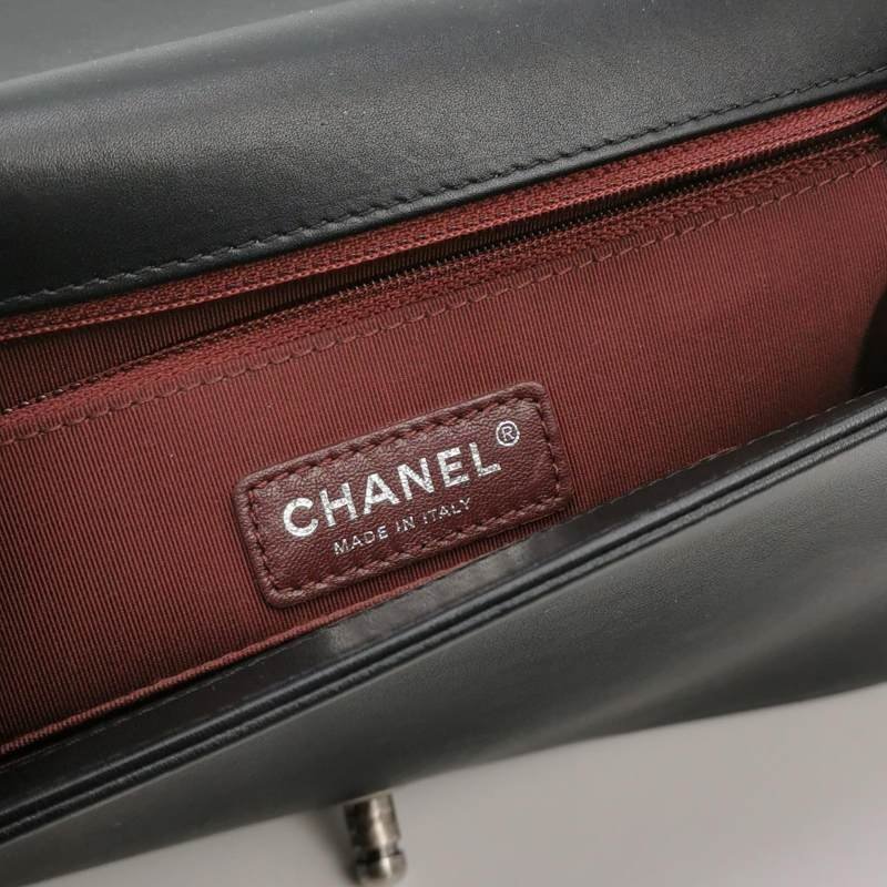 Chanel Leboy季節限定款大號牛皮純色方形雙C鎖扣單肩包-7