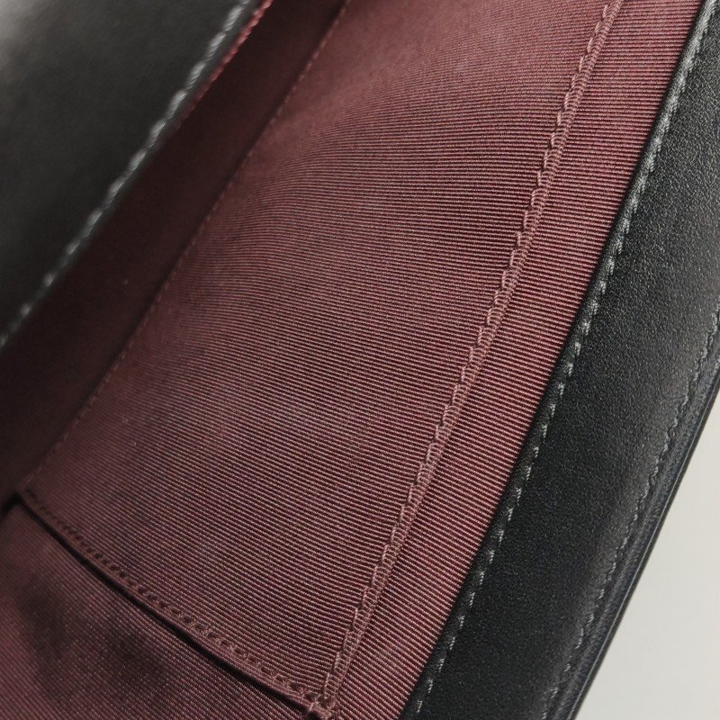 Chanel Leboy季節限定款大號牛皮純色方形雙C鎖扣單肩包-9