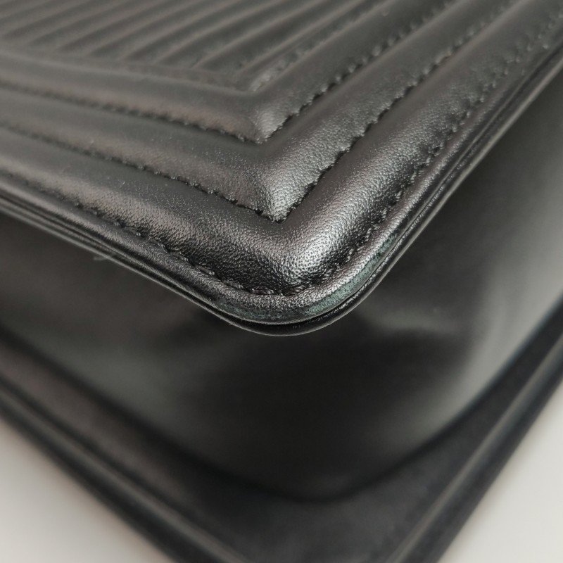 Chanel Leboy季節限定款大號牛皮純色方形雙C鎖扣單肩包-10