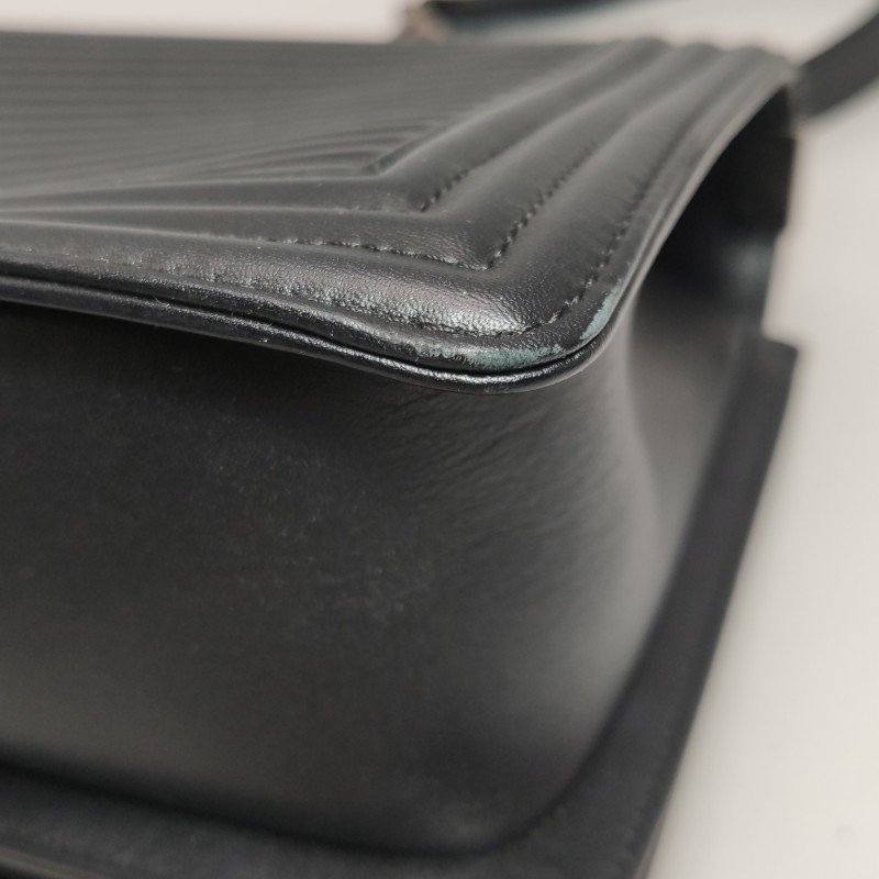 Chanel Leboy季節限定款大號牛皮純色方形雙C鎖扣單肩包-11