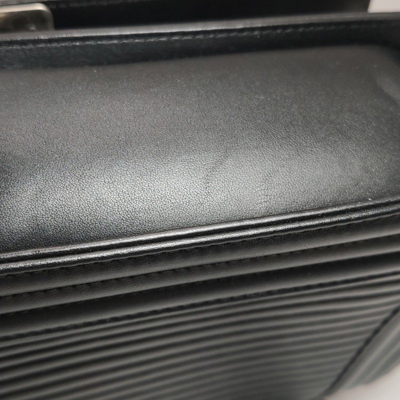 Chanel Leboy季節限定款大號牛皮純色方形雙C鎖扣單肩包-14