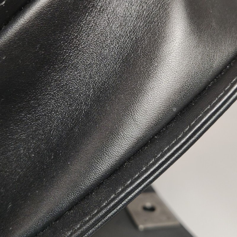 Chanel Leboy季節限定款大號牛皮純色方形雙C鎖扣單肩包-15