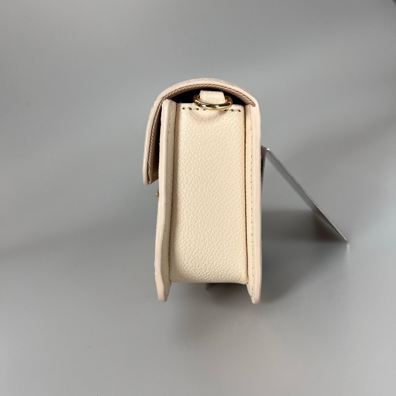 全新品 LV M82836/晶片款 白壓紋Wallet On Chain Métis 金鍊麻將包-3