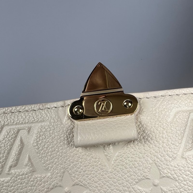 全新品 LV M82836/晶片款 白壓紋Wallet On Chain Métis 金鍊麻將包-7