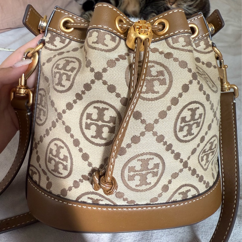 便宜賣 Tory Burch 咖啡色水桶包 狀況非常良好-1