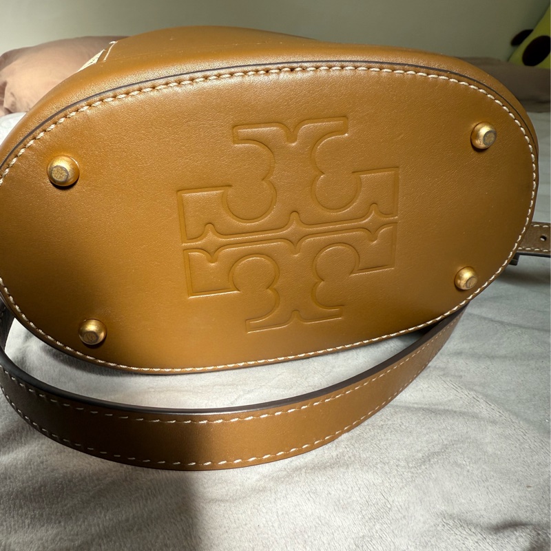 便宜賣 Tory Burch 咖啡色水桶包 狀況非常良好-2