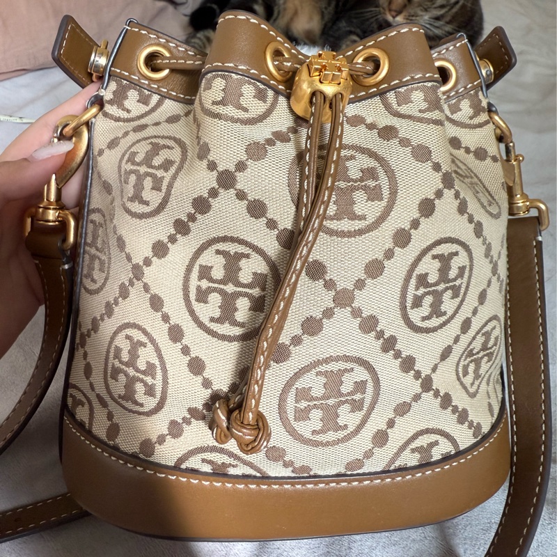 便宜賣 Tory Burch 咖啡色水桶包 狀況非常良好-4