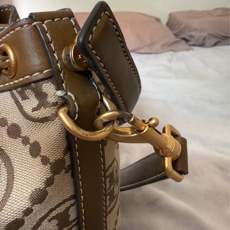 便宜賣 Tory Burch 咖啡色水桶包 狀況非常良好-10