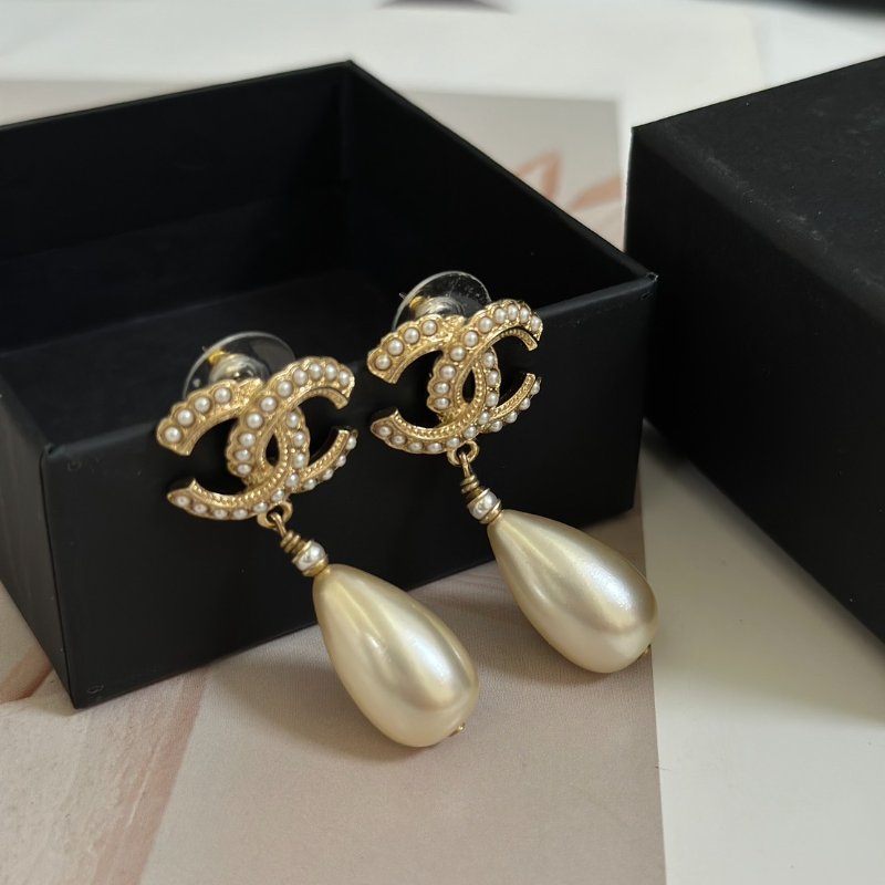 CHANEL 20S珍珠雙C水滴吊墜耳環-2
