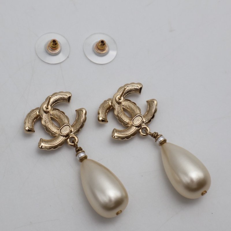 CHANEL 20S珍珠雙C水滴吊墜耳環-3